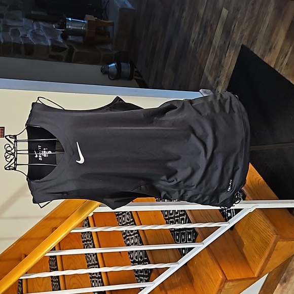 👚NIKE DRI FIT BLACK TANK TOP👚 - Picture 1 of 7